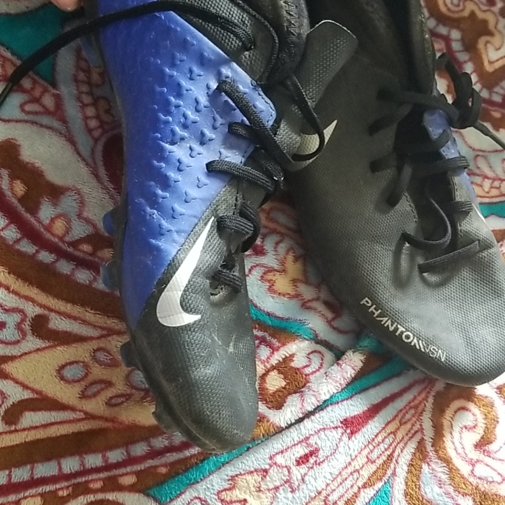Soccer cleats